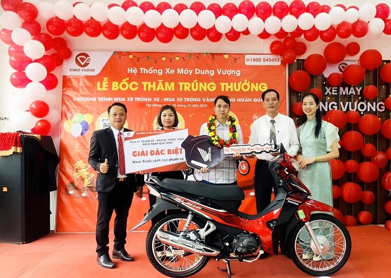 Backdrop bốc thăm trúng thưởng Dung Vượng