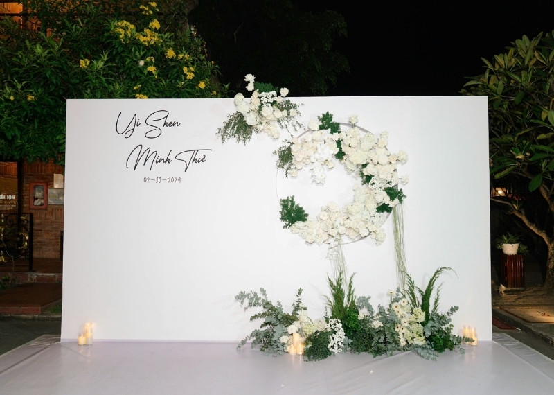 backdrop-dam-cuoi-don-gian-tinh-khoi