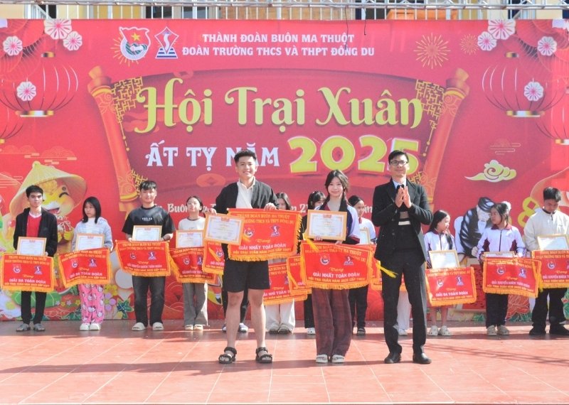 Backdrop hội trại xu&acirc;n Đo&agrave;n thanh ni&ecirc;n
