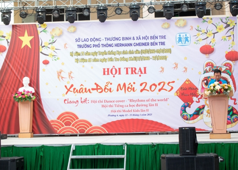 backdrop hội trại xu&acirc;n