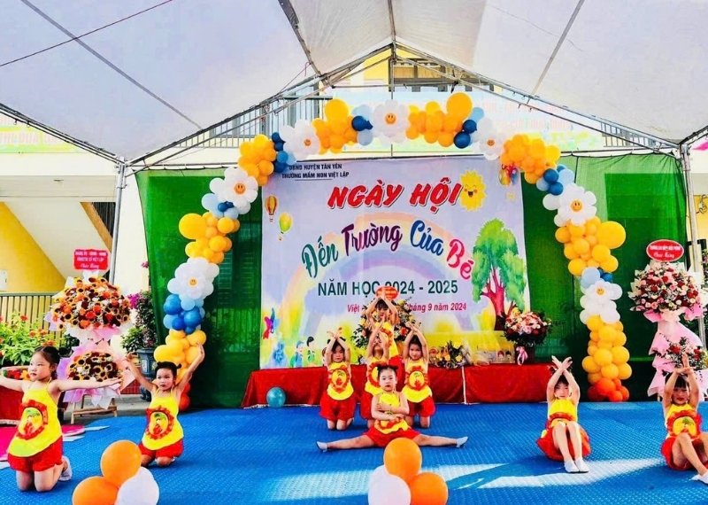 Backdrop khai giảng trường mầm non Việt Lập