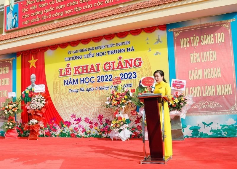 Background khai giảng trường tiểu học