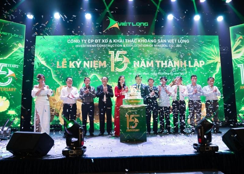 Backdrop kỷ niệm 15 năm th&agrave;nh lập c&ocirc;ng ty