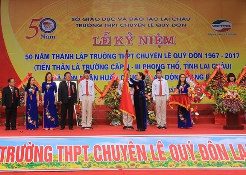 Backdrop kỷ niệm thành lập trường THPT Chuyên Lê Quý Đôn