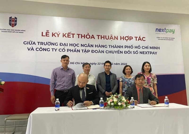 Backdrop lễ k&yacute; kết giữ NextPay v&agrave; Đại Học Ng&acirc;n H&agrave;ng