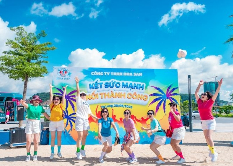 Backdrop team building b&atilde;i biển