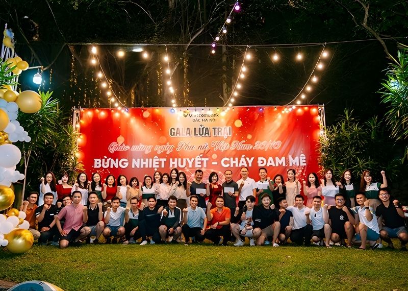 Mẫu backdrop team building gala lửa trại