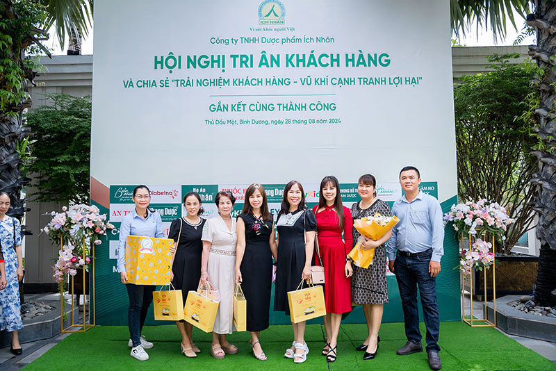 Backdrop tri ân khách hàng công ty Ích Nhân