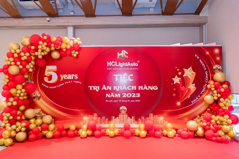 Backdrop tri ân khách hàng HC Light Auto
