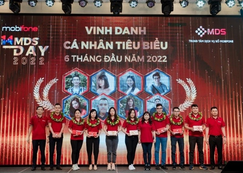 Backdrop vinh danh Mobifone