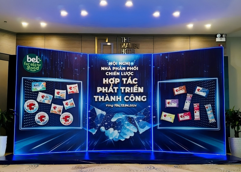 Backdrop hội nghị Con Bò Cười