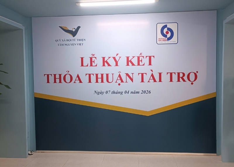 Backdrop k&yacute; kết thỏa thuận t&agrave;i trợ