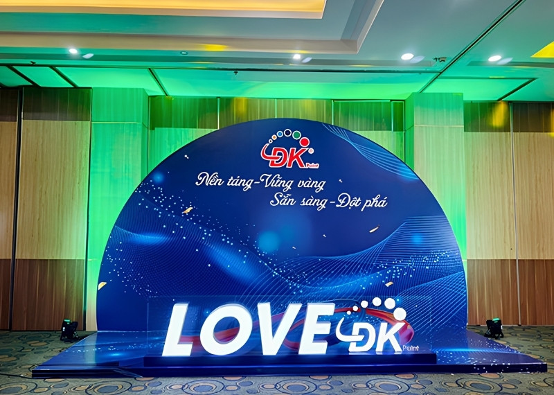 Backdrop Love DK