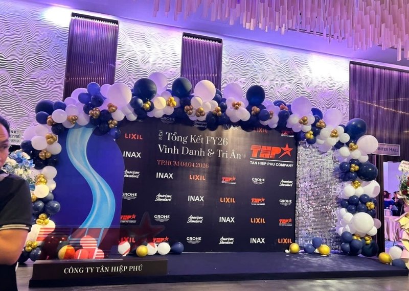 Backdrop tổng kết FY26