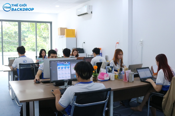 Đội ngũ in ấn poster chuyên nghiệp - Thế Giới Backdrop