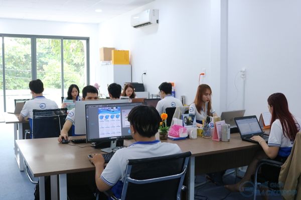 Đơn vị thi công poster tuyển dụng chuyên nghiệp