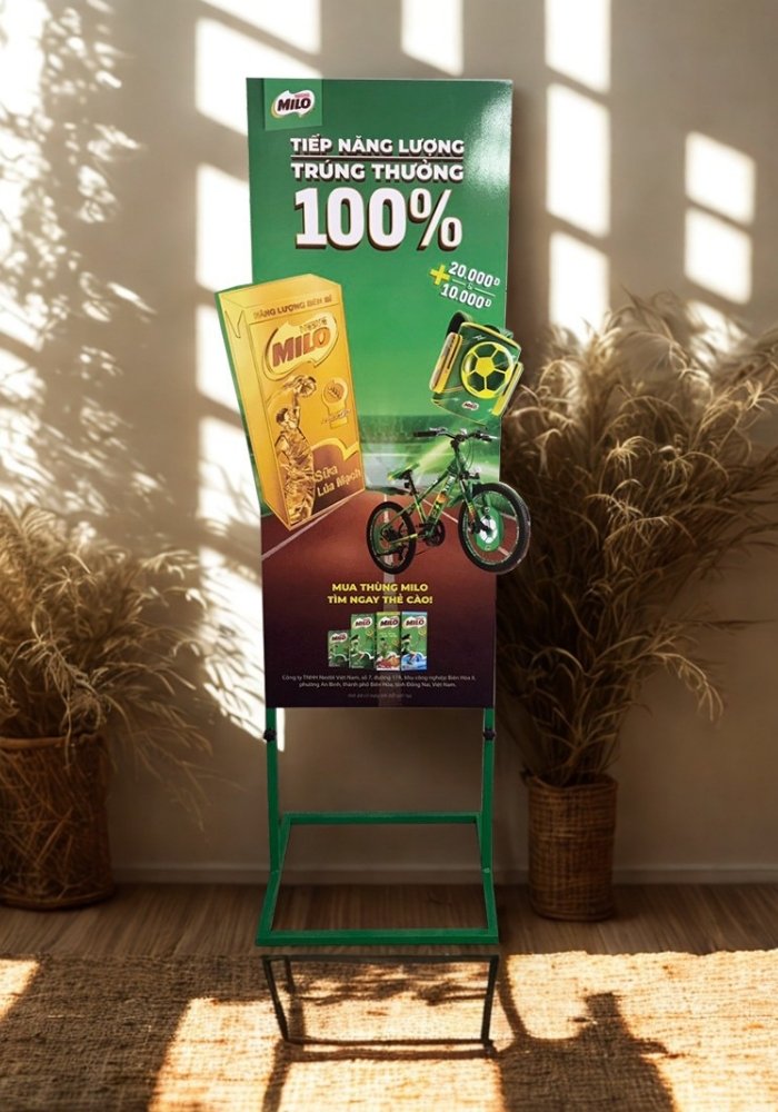 Standee milo ch&acirc;n sắt