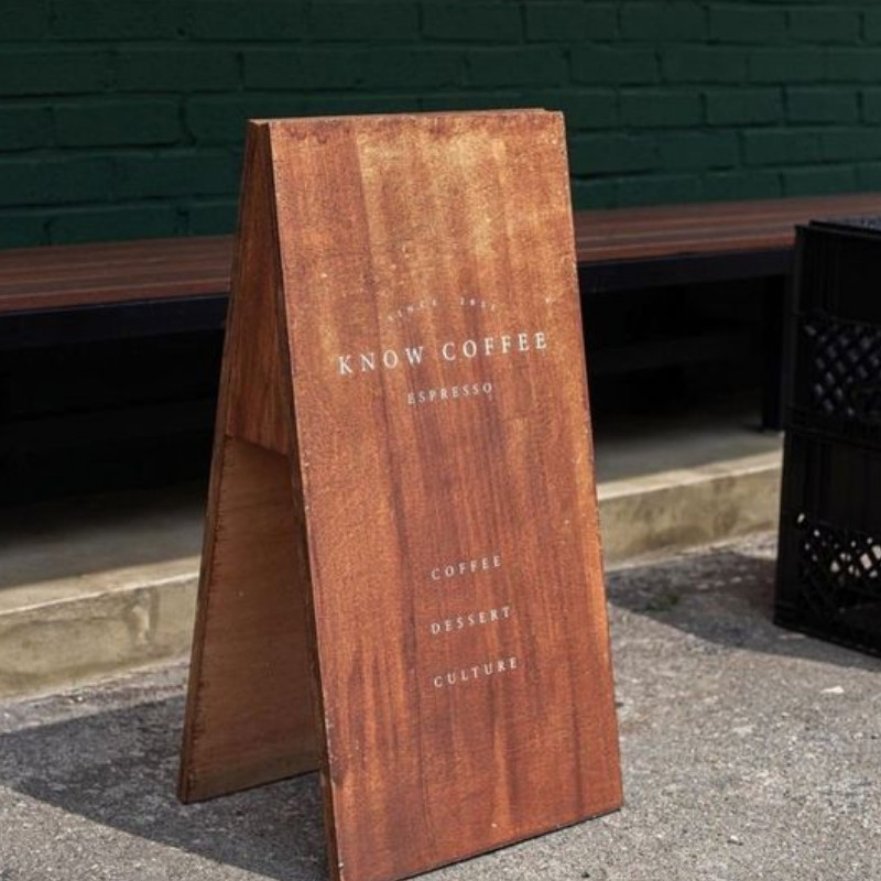 Standee chữ A bằng gỗ Know Coffee