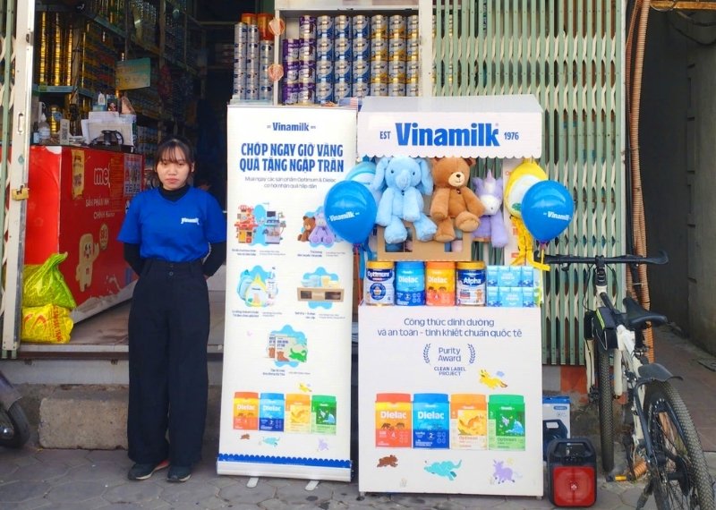 Standee cuốn nh&ocirc;m Vinamilk