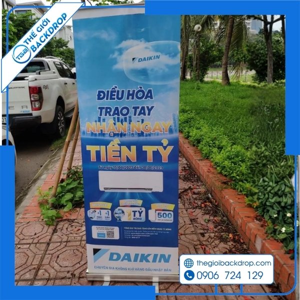 Standee cuốn nhôm giá tốt, in ấn lấy ngay tại TPHCM