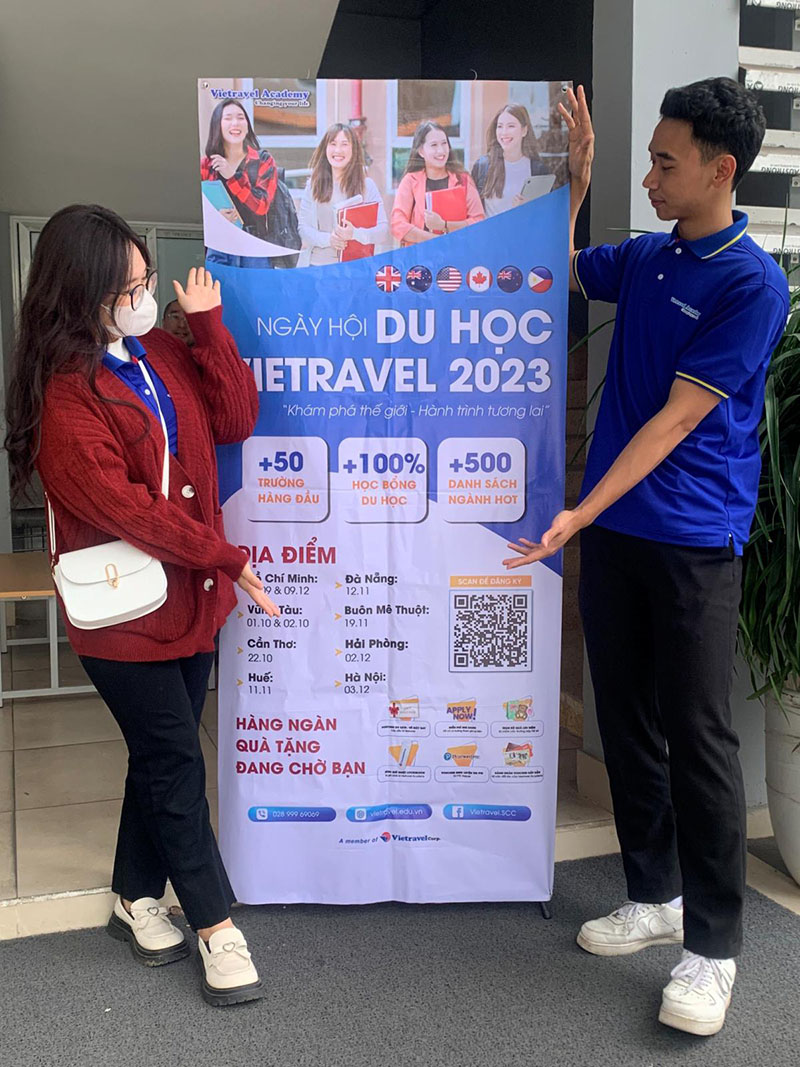 Standee ngày hội du học Vietravel