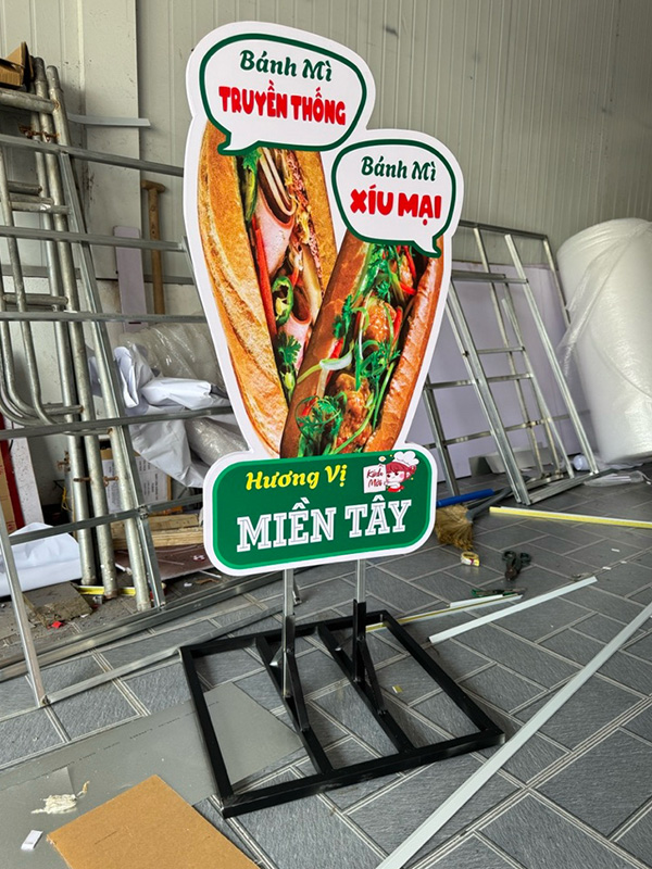 Standee đồ ăn m&ocirc; h&igrave;nh