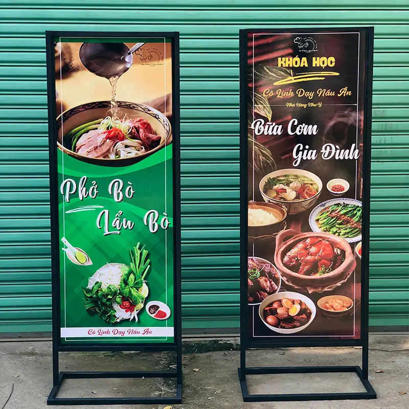 Standee phở b&ograve; ăn trưa