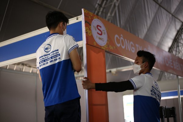 Quy tr&igrave;nh thi c&ocirc;ng gian h&agrave;ng triển l&atilde;m hội chợ