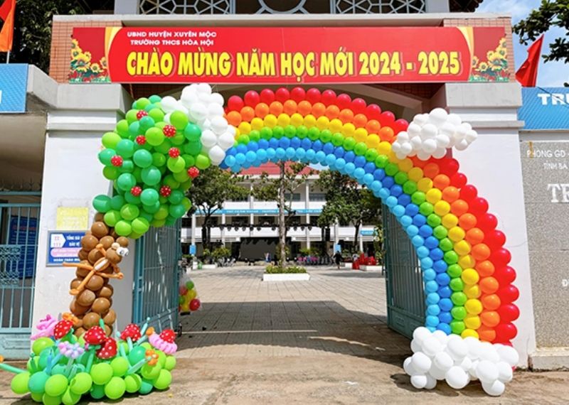 Cổng ch&agrave;o bong b&oacute;ng cầu v&ograve;ng