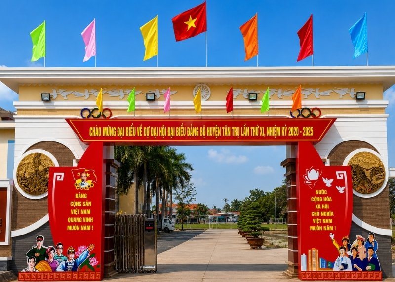 Cổng chào Đại Hội Đại Biểu huyện Tân Trụ