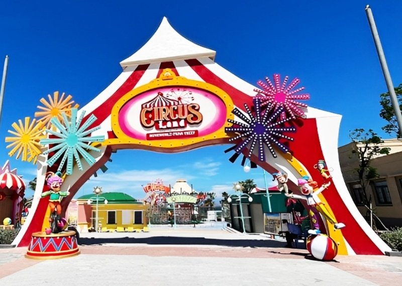 Cổng ch&agrave;o khu vui chơi Circus