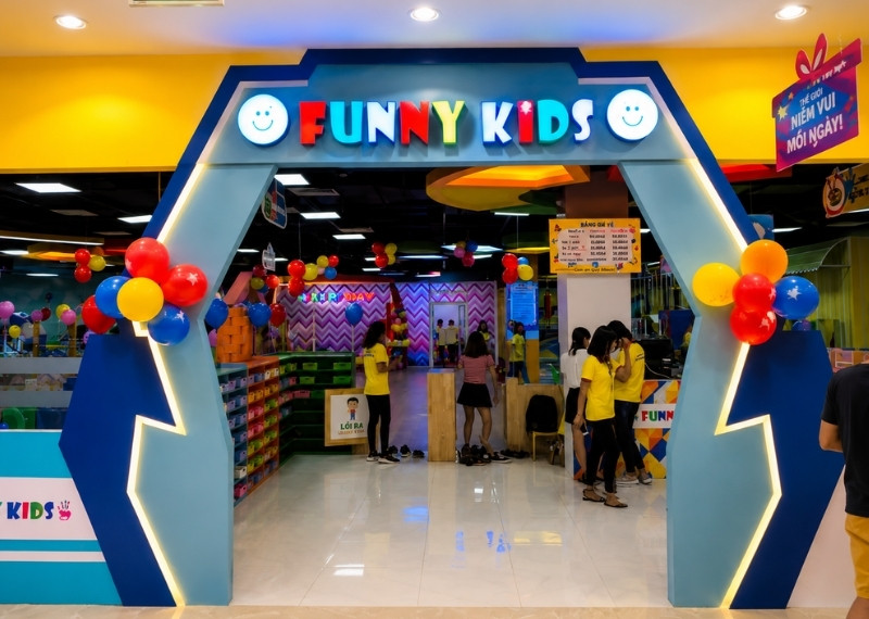 Cổng ch&agrave;o khu vui chơi Funny Kids