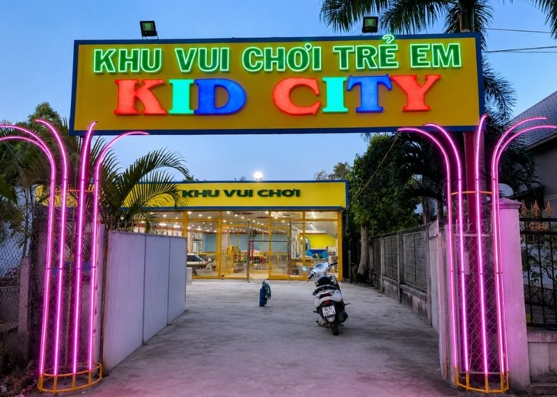 Cổng ch&agrave;o khu vui chơi kết hợp LED