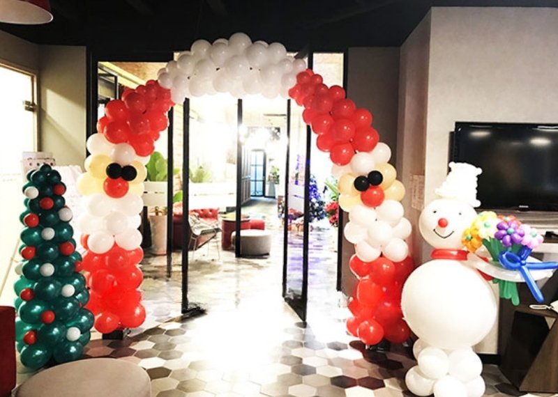 Cổng chào bong bóng Noel cho cửa hàng