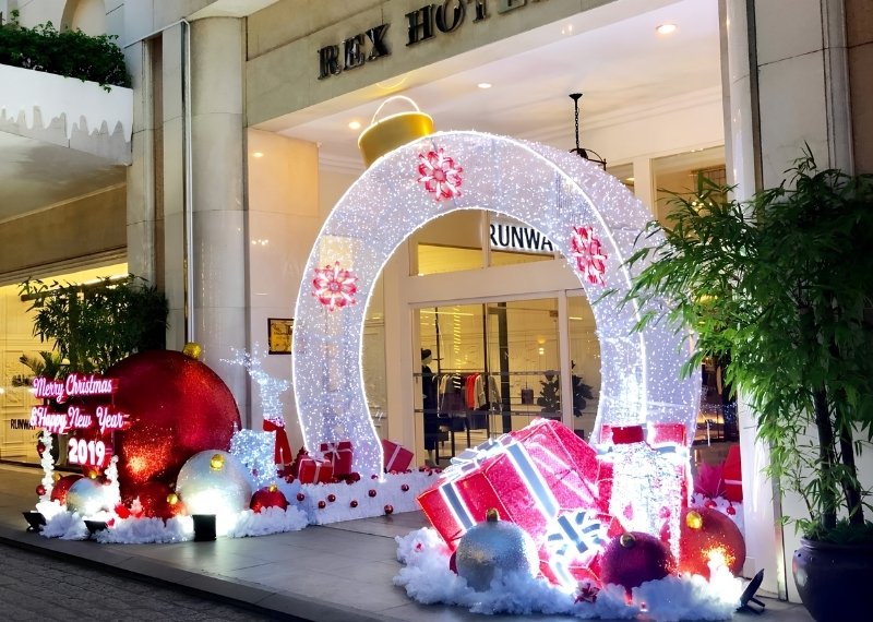 Cổng chào Giáng Sinh Rex Hotel