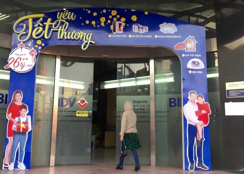 Cổng chào siêu thị mùa Tết
