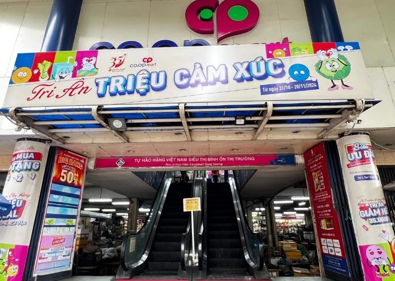 Cổng chào siêu thị tri ân