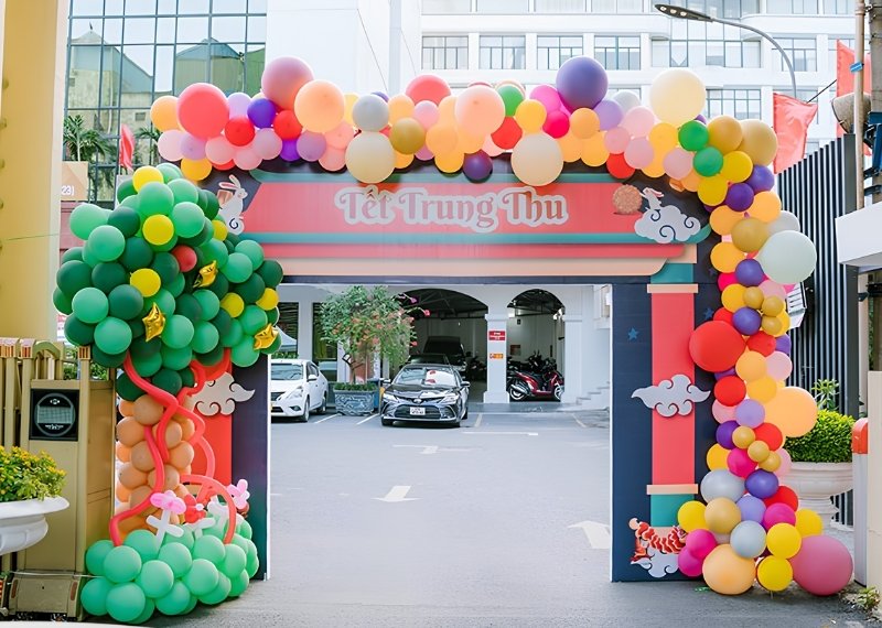 Trang trí cổng chào Trung Thu cùng bong bóng