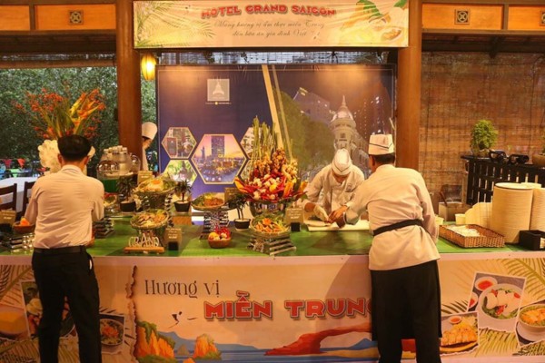 gian-hang-am-thuc-mien-trung