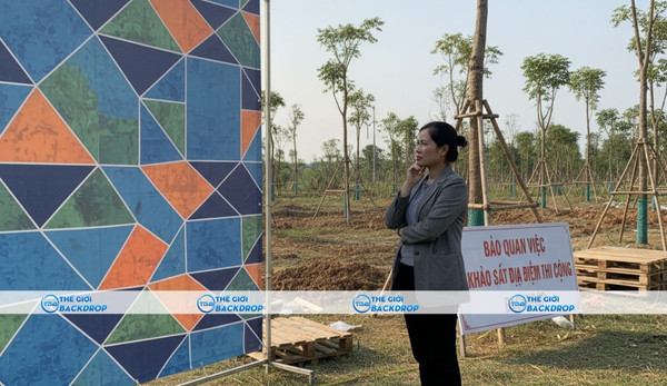 Bỏ qua việc khảo sát địa điểm thi công backdrop