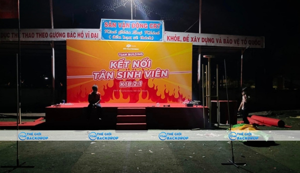 Lắp đặt backdrop thiếu yếu tố ánh sáng
