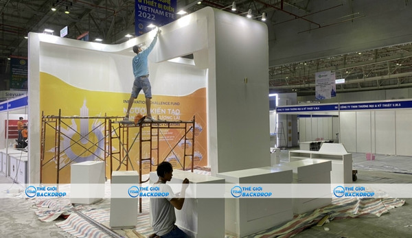 Thiết kế v&agrave; thi c&ocirc;ng gian h&agrave;ng triển l&atilde;m chuy&ecirc;n nghiệp