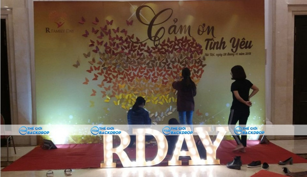 L&agrave;m backdrop R Family Day