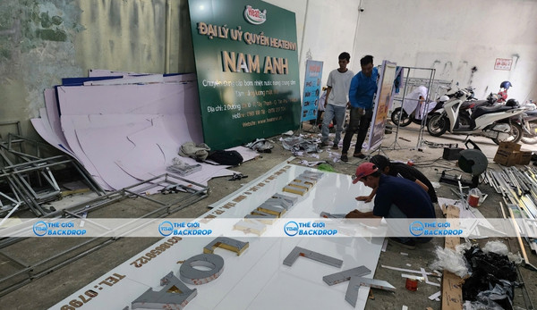 Nghiệm thu v&agrave; th&aacute;o dỡ backdrop